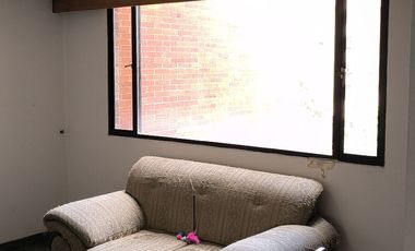 apartamento en arriendo/venta en los rosales. Cod A18