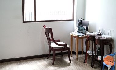 apartamento en arriendo/venta en los rosales. Cod A18