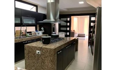 Vendo o alquilo en Samborondon Urb San Isidro, linda casa, Amoblada.
