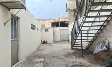 CERCA DEL PASITO, EN EL CENTRO SE VENDE PROPIEDAD COMPLETA CON LOCALES, BODEGA
