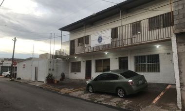 CERCA DEL PASITO, EN EL CENTRO SE VENDE PROPIEDAD COMPLETA CON LOCALES, BODEGA