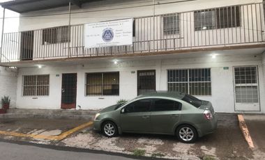 CERCA DEL PASITO, EN EL CENTRO SE VENDE PROPIEDAD COMPLETA CON LOCALES, BODEGA