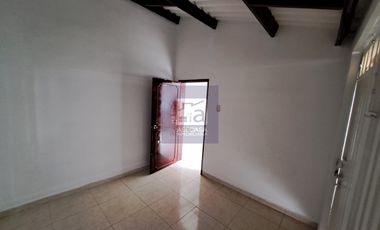 COD. 3967 - SE ARRIENDA CASA - BARRIO: CARACOLI