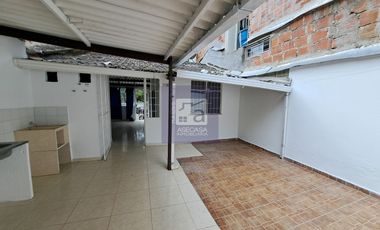 COD. 3967 - SE ARRIENDA CASA - BARRIO: CARACOLI