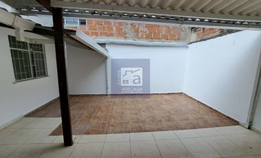 COD. 3967 - SE ARRIENDA CASA - BARRIO: CARACOLI