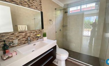 casa en arriendo/venta en villa del este. Cod V119