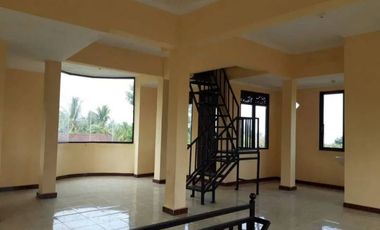 Rumah Luas 3 Lantai di Raya Singaraja Bedugul Buleleng