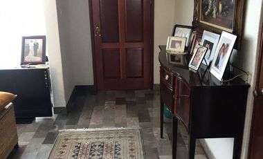 CASA SOLA EN UNA DE LAS MEJORES ZONAS DE LA COLONIA DEL VALLE