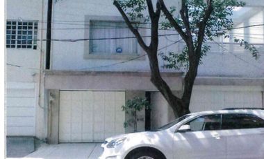 CASA SOLA EN UNA DE LAS MEJORES ZONAS DE LA COLONIA DEL VALLE