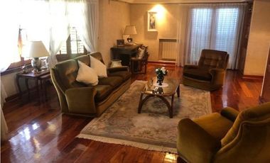 Oportunidad Importante Chalet 8 ambientes sobre dos lotes próximo a Parque Luro