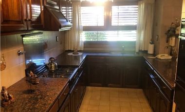 Oportunidad Importante Chalet 8 ambientes sobre dos lotes próximo a Parque Luro