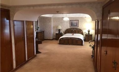 Oportunidad Importante Chalet 8 ambientes sobre dos lotes próximo a Parque Luro