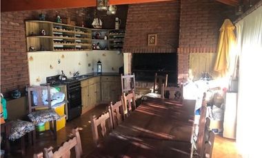 Oportunidad Importante Chalet 8 ambientes sobre dos lotes próximo a Parque Luro