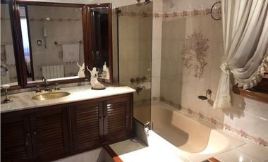 Oportunidad Importante Chalet 8 ambientes sobre dos lotes próximo a Parque Luro
