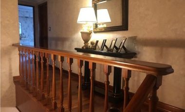 Oportunidad Importante Chalet 8 ambientes sobre dos lotes próximo a Parque Luro