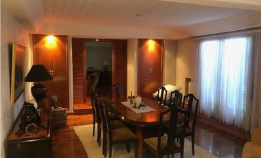 Oportunidad Importante Chalet 8 ambientes sobre dos lotes próximo a Parque Luro
