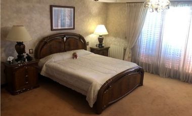 Oportunidad Importante Chalet 8 ambientes sobre dos lotes próximo a Parque Luro