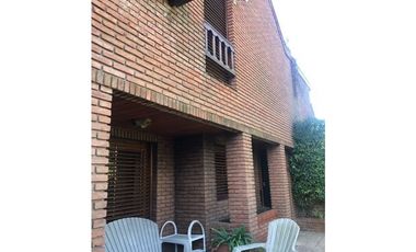 Oportunidad Importante Chalet 8 ambientes sobre dos lotes próximo a Parque Luro