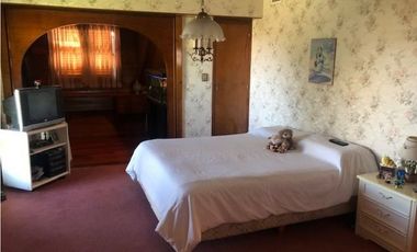 Oportunidad Importante Chalet 8 ambientes sobre dos lotes próximo a Parque Luro