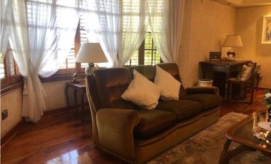 Oportunidad Importante Chalet 8 ambientes sobre dos lotes próximo a Parque Luro