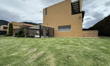 casa en venta en villa de los pinos. Cod V6003