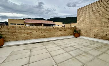 casa en venta en villa de los pinos. Cod V6003