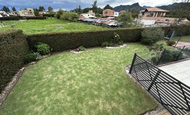 casa en venta en villa de los pinos. Cod V6003