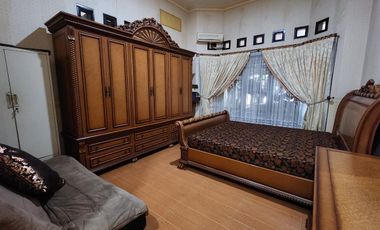 Rumah Mewah Fully Furnished Kayu Ulin di dekat Mall Pondok Gede Bekasi (Tidak Banjir)