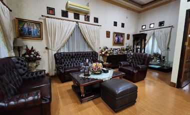 Rumah Mewah Fully Furnished Kayu Ulin di dekat Mall Pondok Gede Bekasi (Tidak Banjir)