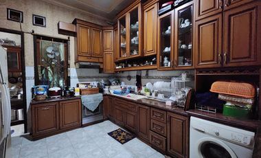 Rumah Mewah Fully Furnished Kayu Ulin di dekat Mall Pondok Gede Bekasi (Tidak Banjir)