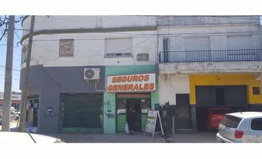 Venta en Bloque de 3 locales y 2 departamentos centro de Paso del Rey, Calle Mitre