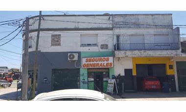 Venta en Bloque de 3 locales y 2 departamentos centro de Paso del Rey, Calle Mitre