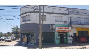 Venta en Bloque de 3 locales y 2 departamentos centro de Paso del Rey, Calle Mitre