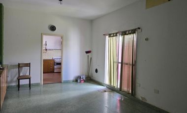 Casa Con Local, 3 Ambientes, Terraza, Living