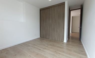 apartamento en arriendo en loma del escobero. Cod A215106