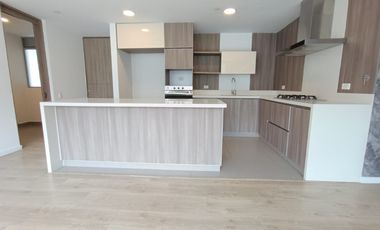 apartamento en arriendo en loma del escobero. Cod A215106