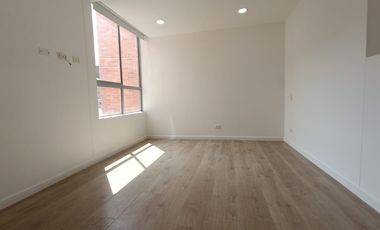 apartamento en arriendo en loma del escobero. Cod A215106