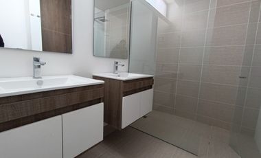 apartamento en arriendo en loma del escobero. Cod A215106