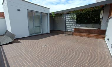 apartamento en arriendo en loma del escobero. Cod A215106