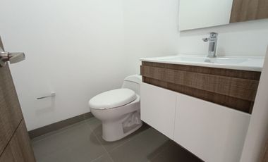 apartamento en arriendo en loma del escobero. Cod A215106