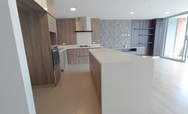 apartamento en arriendo en loma del escobero. Cod A215106