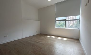 apartamento en arriendo en loma del escobero. Cod A215106