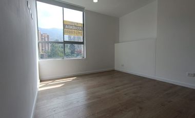 apartamento en arriendo en loma del escobero. Cod A215106