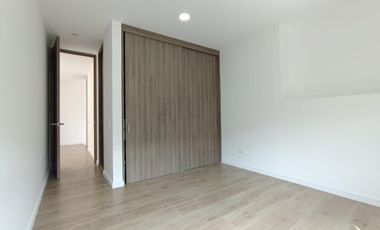 apartamento en arriendo en loma del escobero. Cod A215106