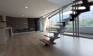 apartamento en arriendo en loma del escobero. Cod A215106