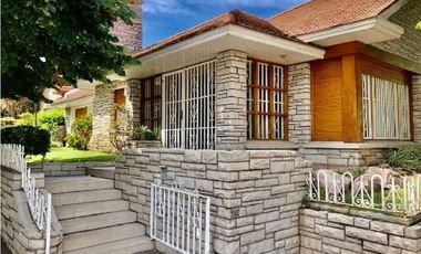 Excepcional chalet en Altos de Chauvin. Obra Arq. Córsico Piccolini, año 1958.