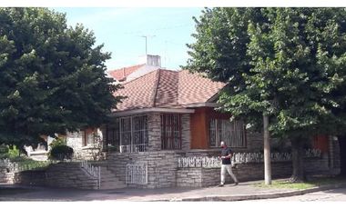 Excepcional chalet en Altos de Chauvin. Obra Arq. Córsico Piccolini, año 1958.