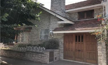 Excepcional chalet en Altos de Chauvin. Obra Arq. Córsico Piccolini, año 1958.