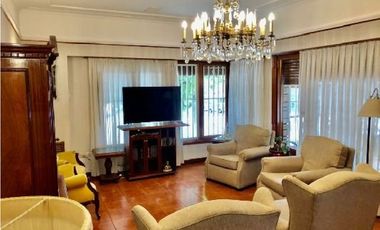 Excepcional chalet en Altos de Chauvin. Obra Arq. Córsico Piccolini, año 1958.