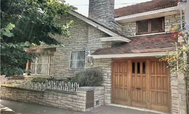 Excepcional chalet en Altos de Chauvin. Obra Arq. Córsico Piccolini, año 1958.